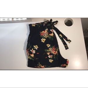 Shorts | Floral | Black | SIZE: S